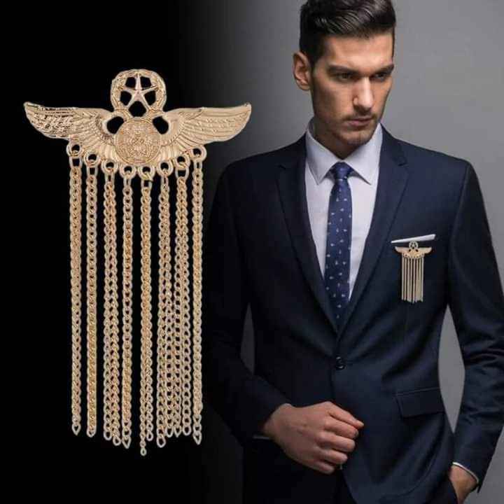 Tendencia 2023:broche de solapa - 2
