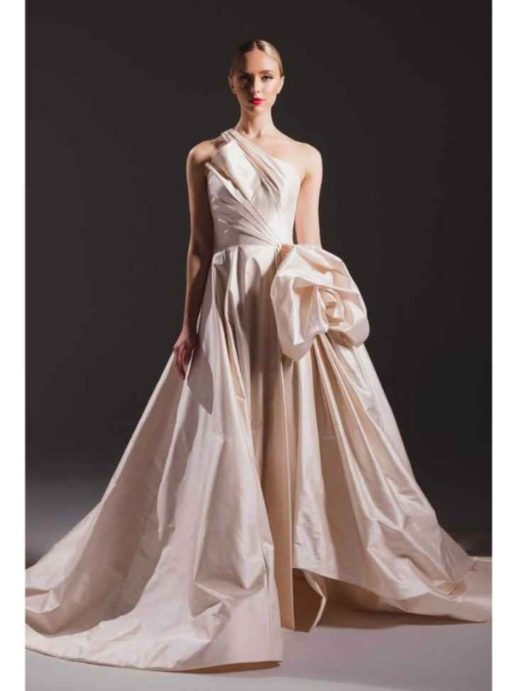 Vestidos colección otoño-invierno 2023 Legends by Romona Keveza - 1
