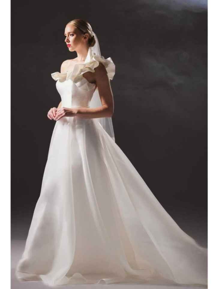 Vestidos colección otoño-invierno 2023 Legends by Romona Keveza - 6