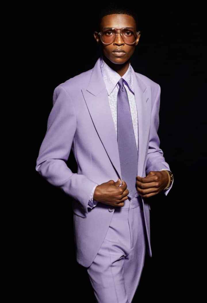 Tendencia 2023:trajes en color lila - 2