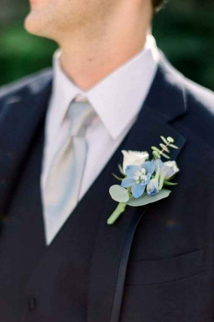 Boutonniere con flores azules - 1