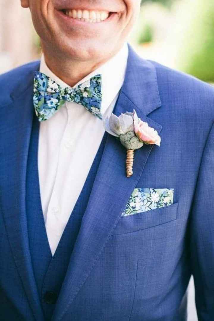 Corbata y pañuelo con el mismo color y estilo - 3