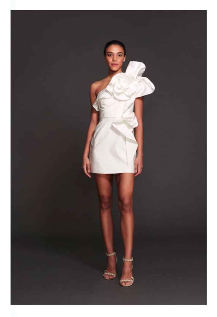 Vestidos colección otoño-invierno 2023 Marchesa - 7