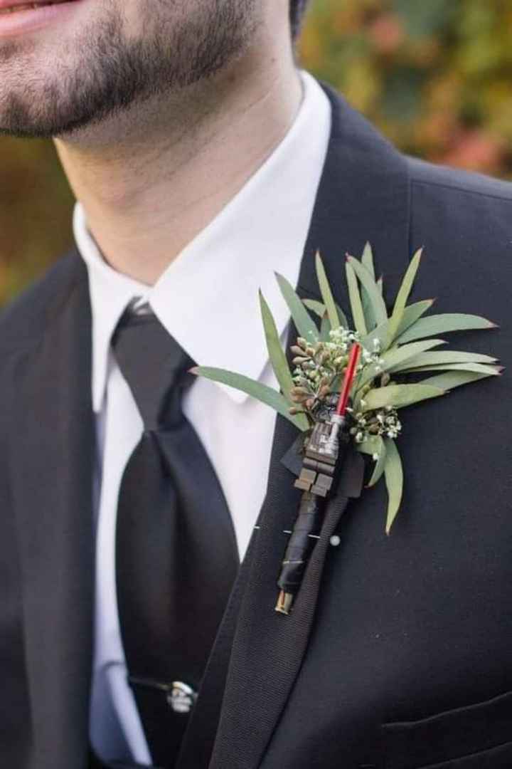 Muñecos de Lego en el boutonniere - 1