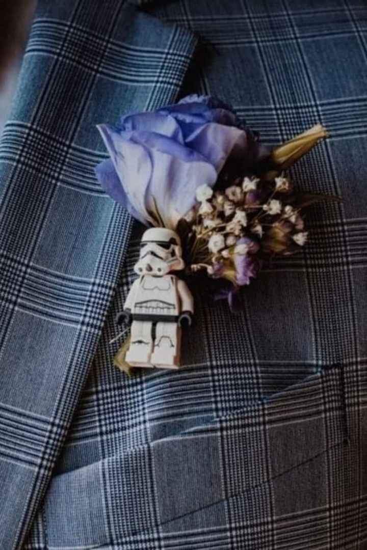 Muñecos de Lego en el boutonniere - 3