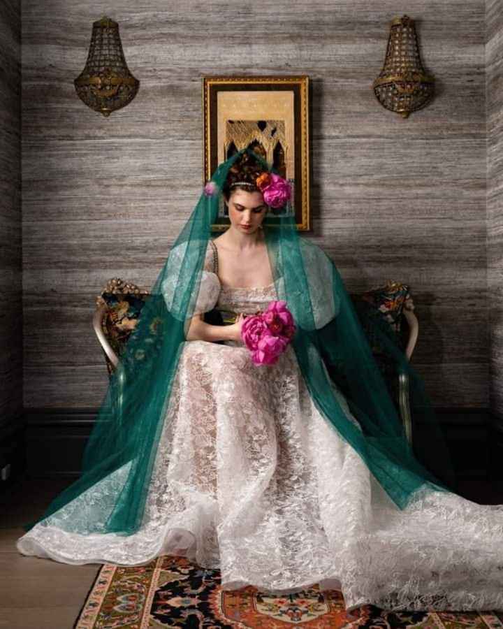 Algunos vestidos de la colección 2023 Sweet Dreams by Reem Acra - 3