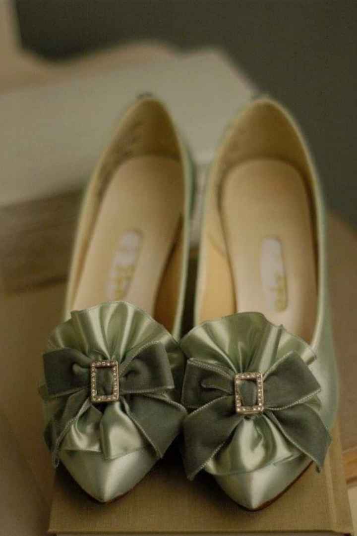 Novia romántica con zapatos de inspiración antigua - 3