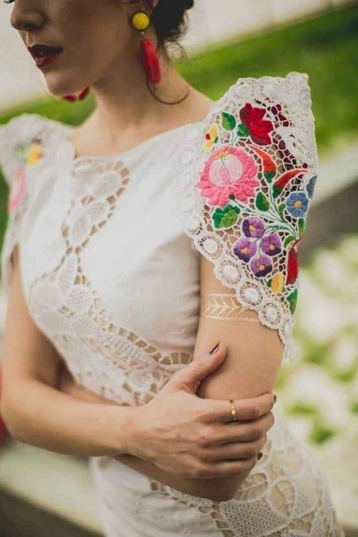 Detalles florales en tu vestido 🌺🌹🌸 - 1