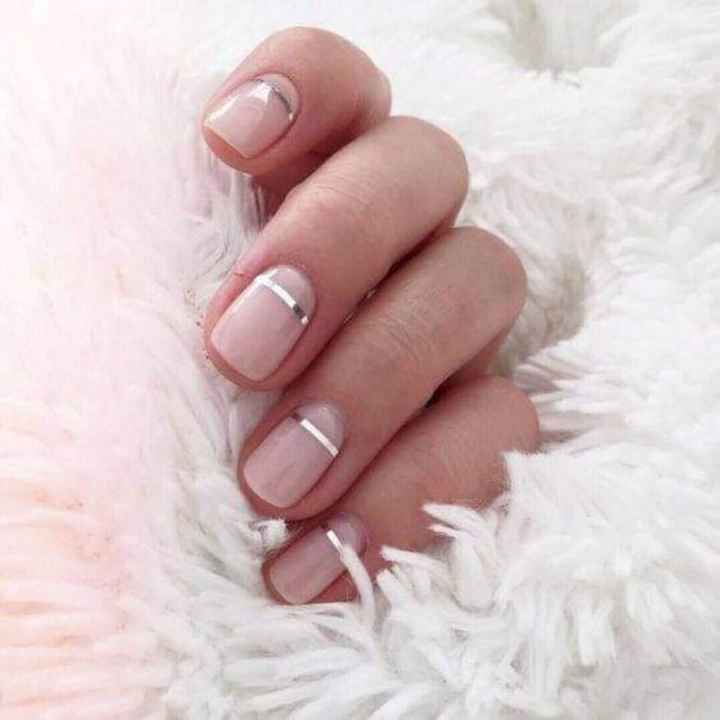 Uñas con acentos metálicos o brillos - 3
