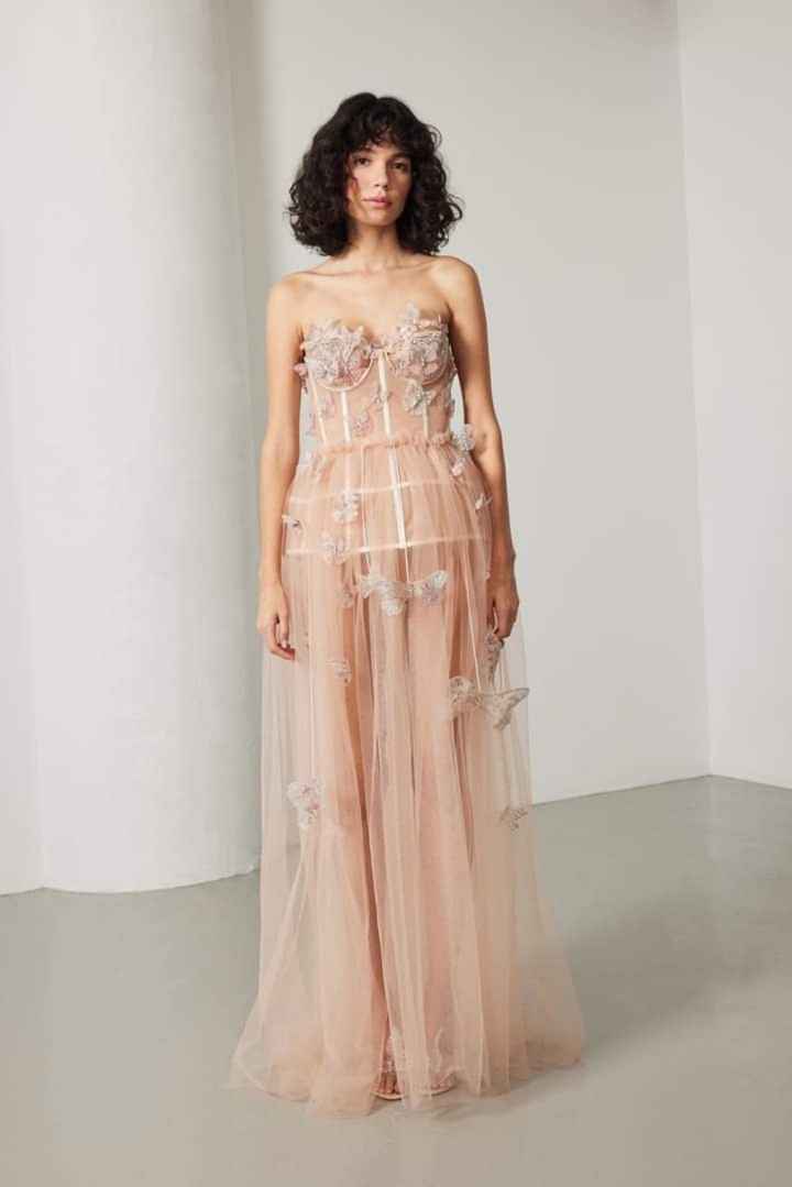 Algunos vestidos de la colección 2023 Lunar Gardens by Hermione de Paula - 2