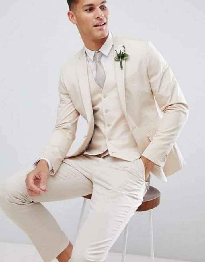 Trajes en color beige - 4