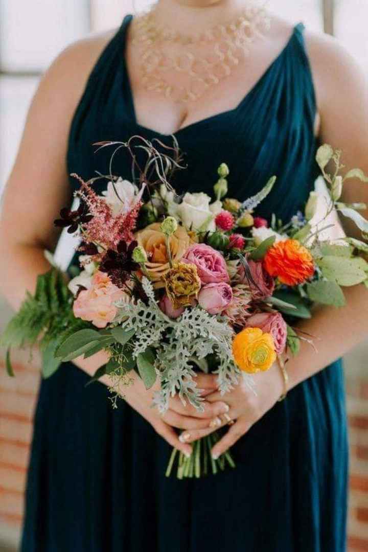 Colores joya en los vestidos de las damas - 4