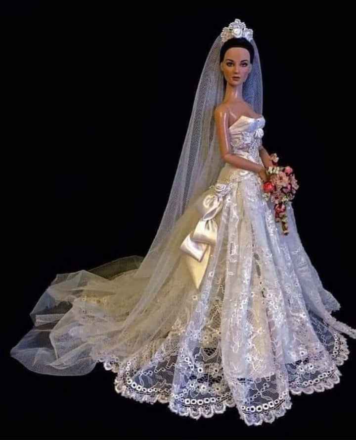 Barbie y sus amigas vestidas de novia - 11