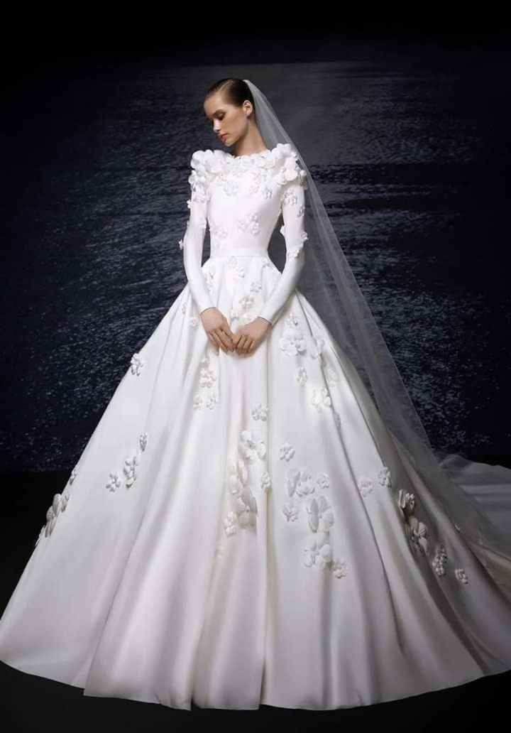 Algunos vestidos de la colección primavera -verano 2024 Elie Saab - 1