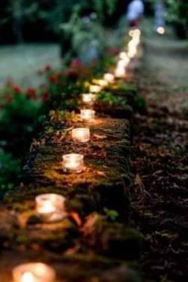 Decora con velas un camino o pasillo largo - 1