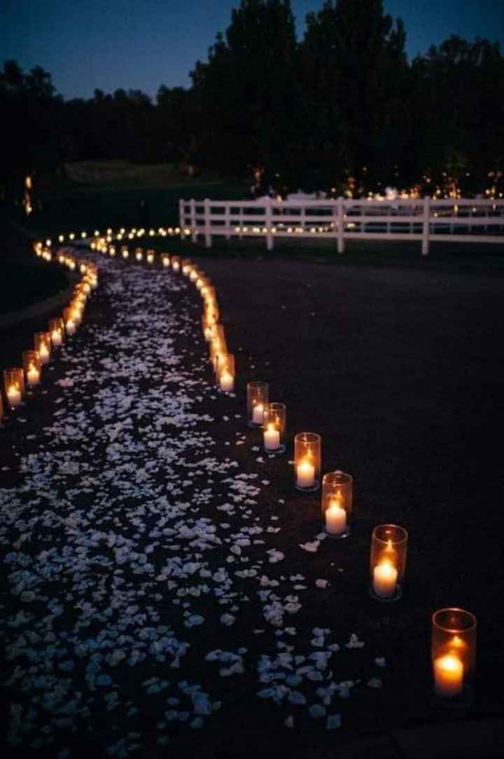 Decora con velas un camino o pasillo largo - 4