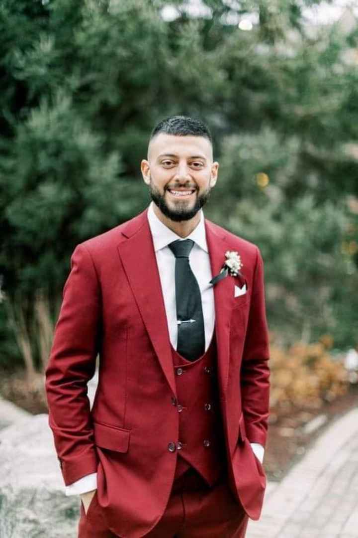 Trajes en tonos rojizos - 1