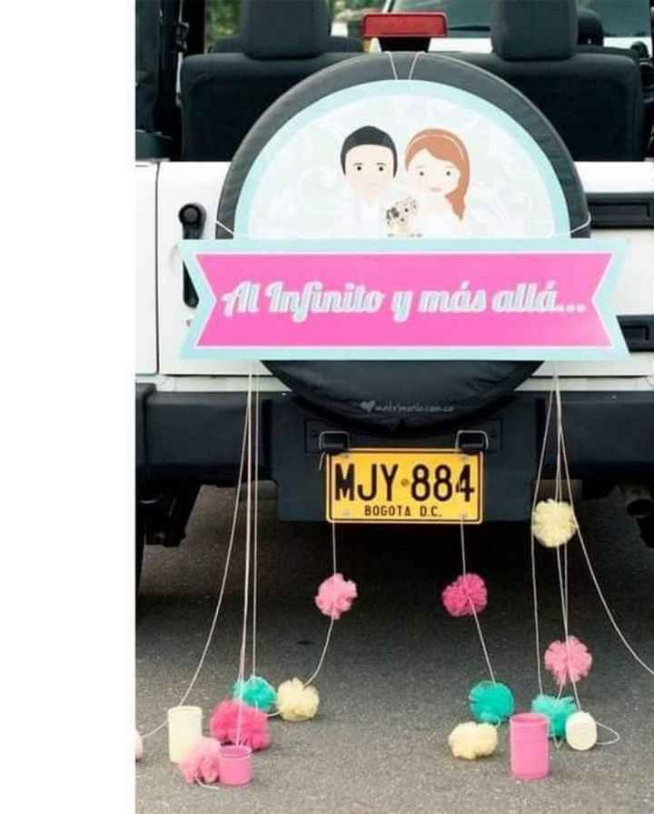 Latas con listón en la parte trasera del coche - 6