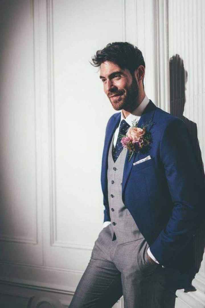 Trajes gris y azul - 1