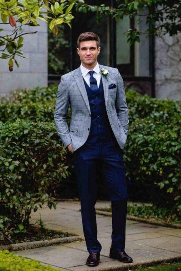 Trajes gris y azul - 4