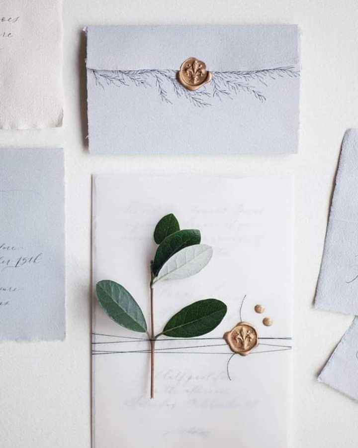 Invitaciones con sellos de cera,listones y pequeñas flores - 5