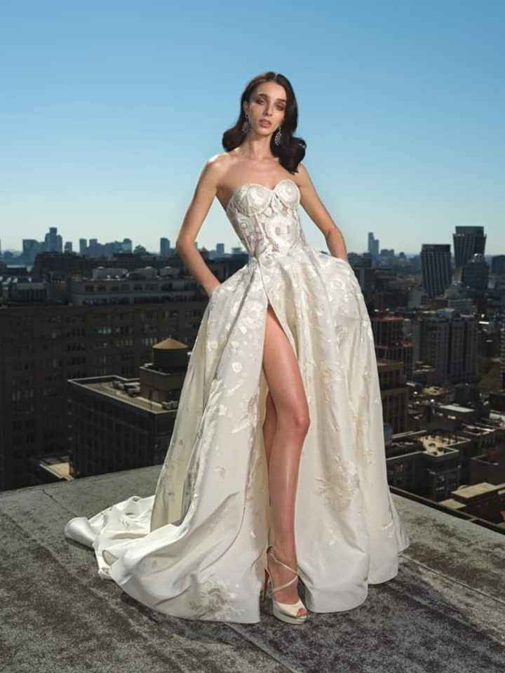 Algunos vestidos de la colección primavera -verano 2024 Naeem Khan - 4