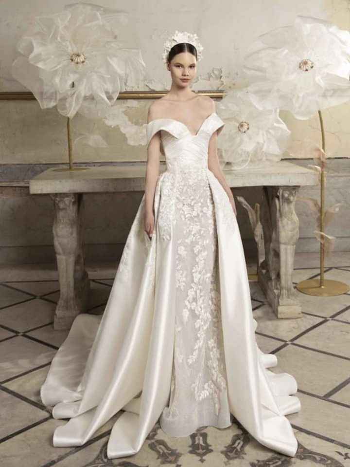 Algunos vestidos de la colección primavera -verano 2024 Wildlife Gems by Tony Ward - 1