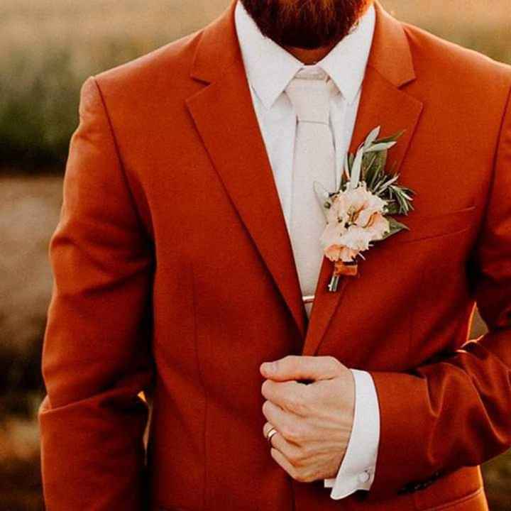Trajes con acentos naranjas o terracota - 3