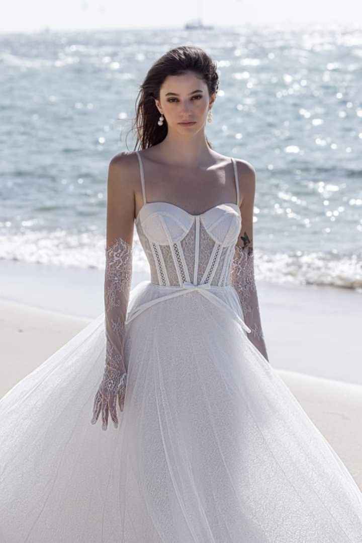 Algunos vestidos de la colección otoño-invierno 2024 Via Mare by Yaniv Persy - 4