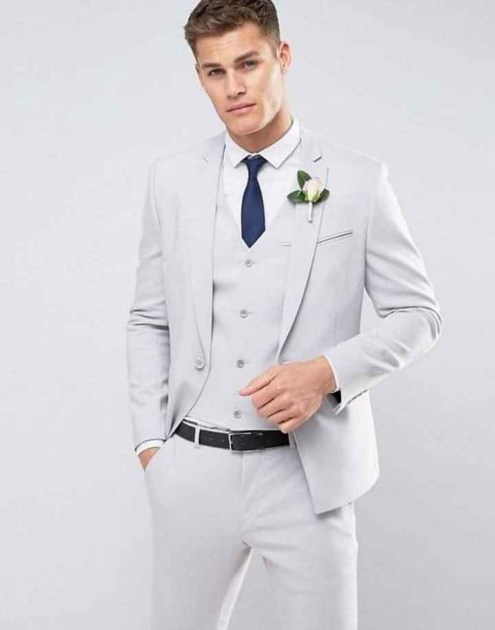 Trajes en gris claro - 4