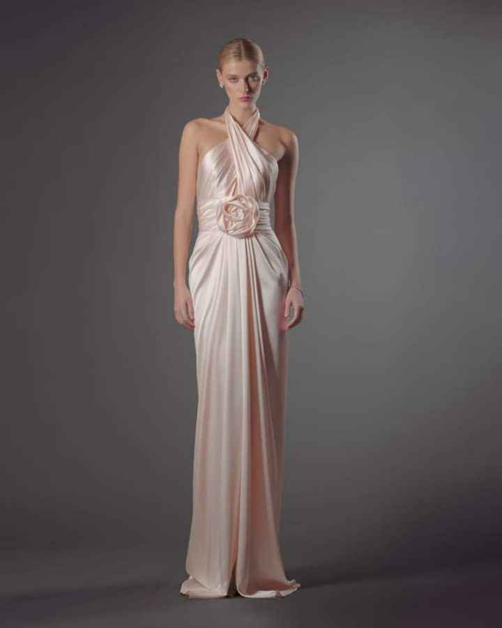 Algunos vestidos de la colección otoño-invierno 2024 by Naeem Khan - 1