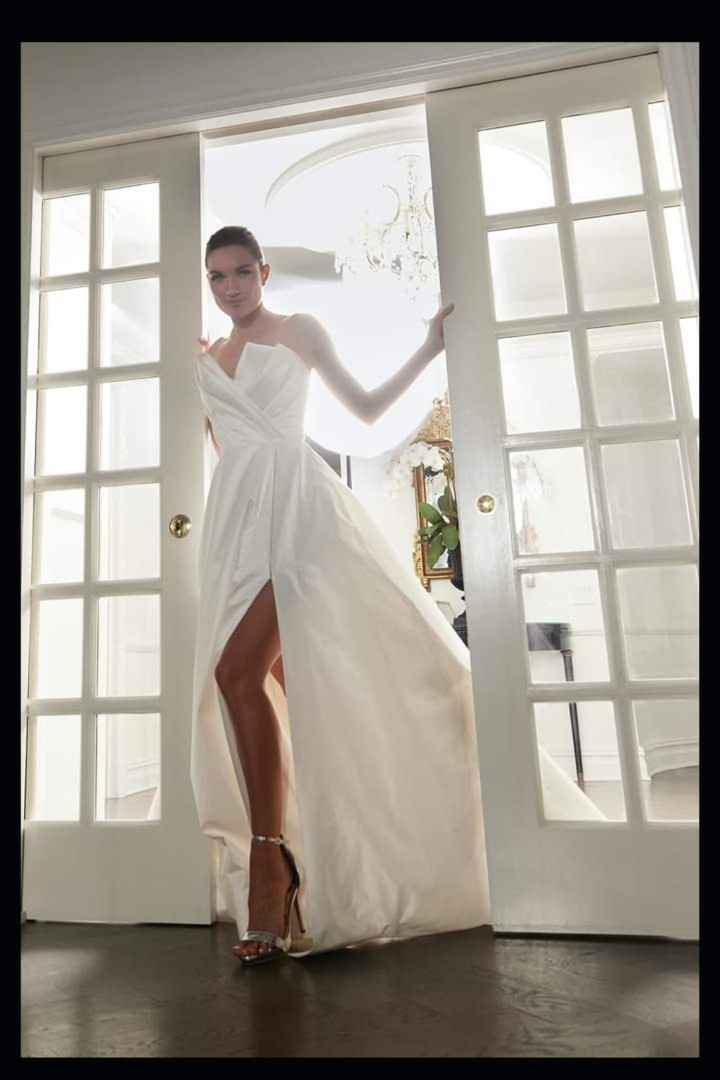 Algunos vestidos de la colección otoño-invierno 2024 Legends by Romona Keveza - 2