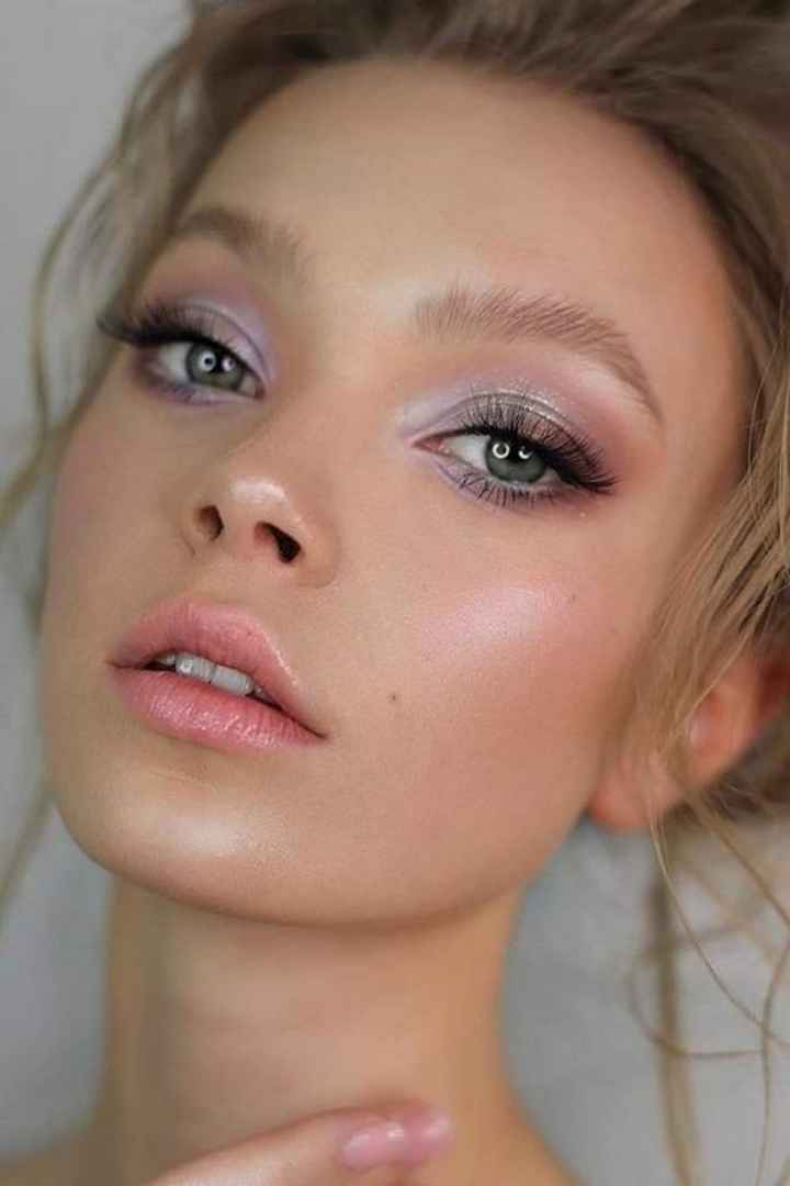 Maquillaje con acentos morado y rosa - 5