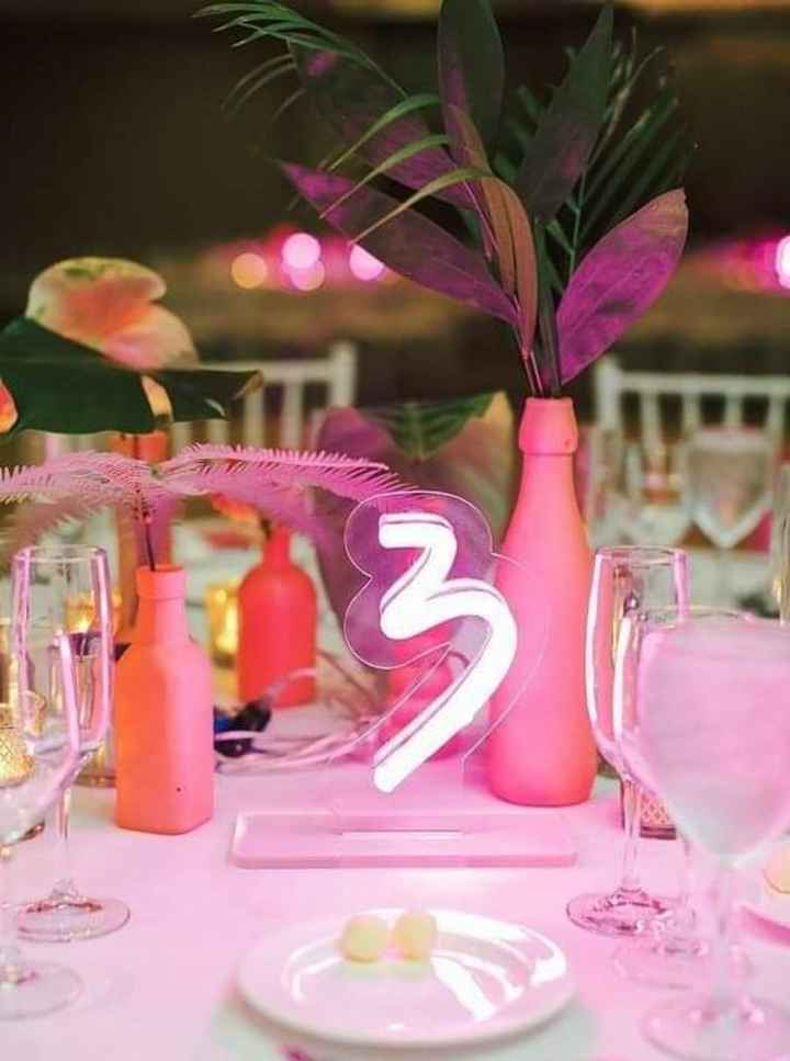 Tendencia 2024: centros de mesa con luces neón - 2