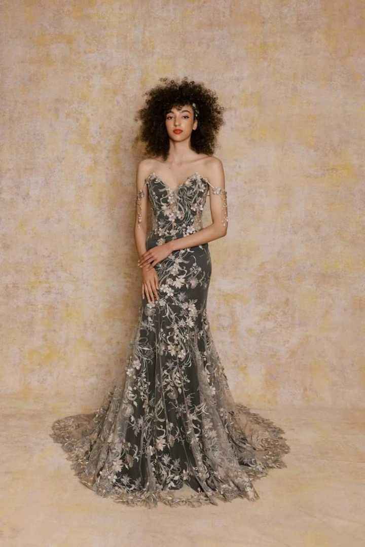 Tendencia 2025:color negro en el vestido 🖤 - 1