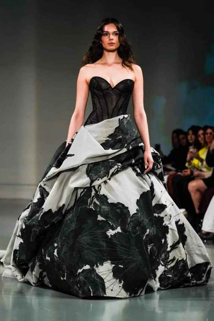 Tendencia 2025:color negro en el vestido 🖤 - 3