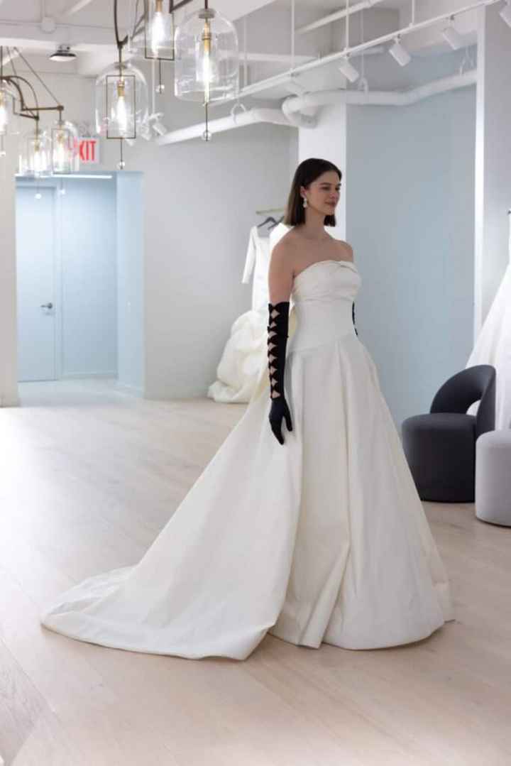 Tendencia 2025:color negro en el vestido 🖤 - 4
