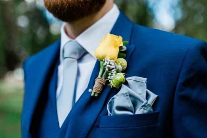Boutonniere con acentos amarillos 💛 - 2