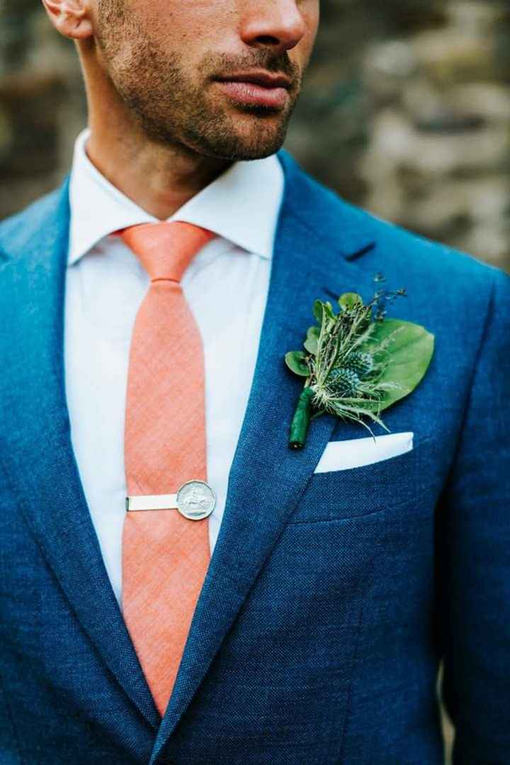 El boutonniere ideal para un traje azul - 2
