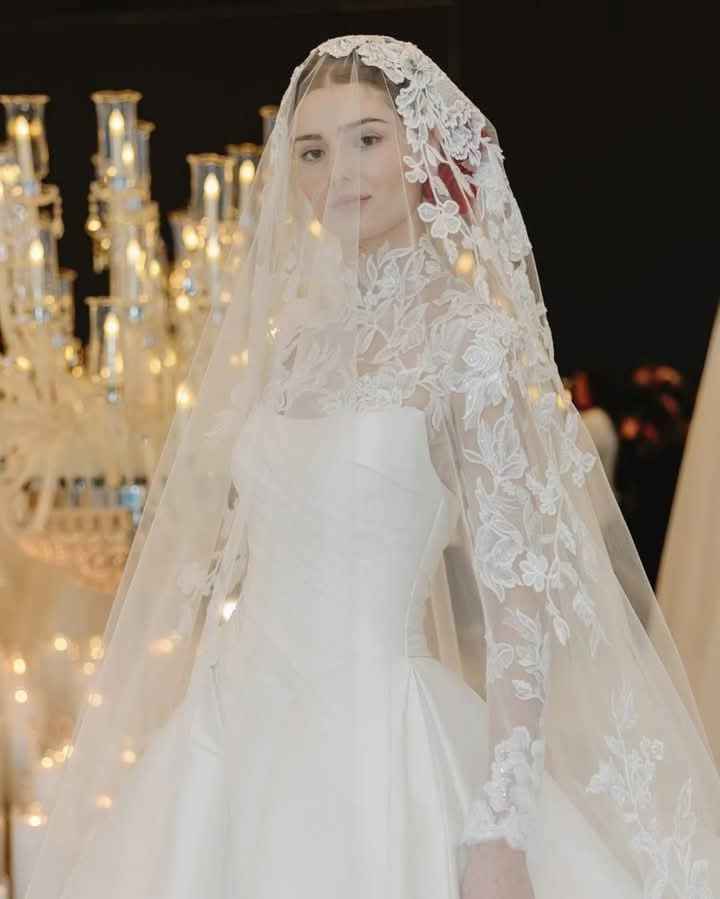 Algunos vestidos de la colección primavera 2026 by Reem Acra - 1