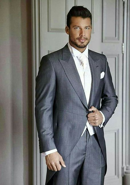Trajes de novio en color gris 3