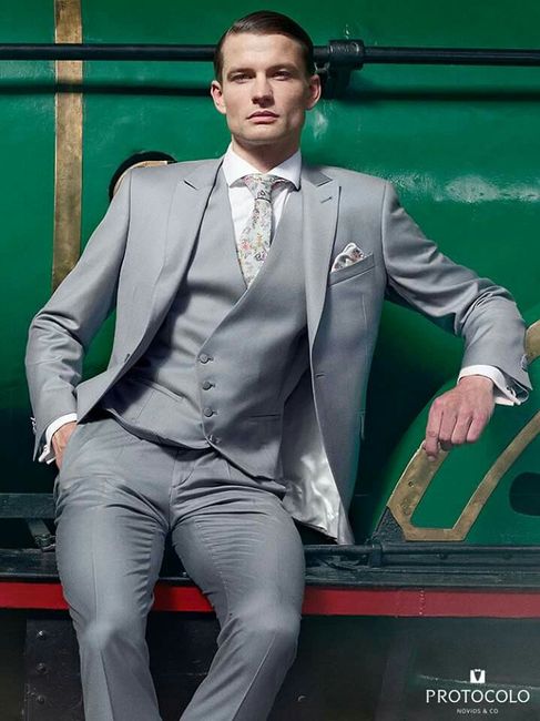 Trajes de novio en color gris 9