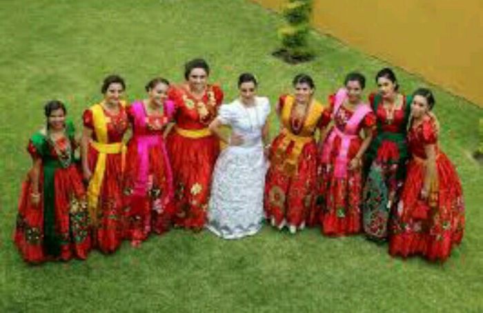 Vestidos muy mexicanos para damitas y damas de honor - 31