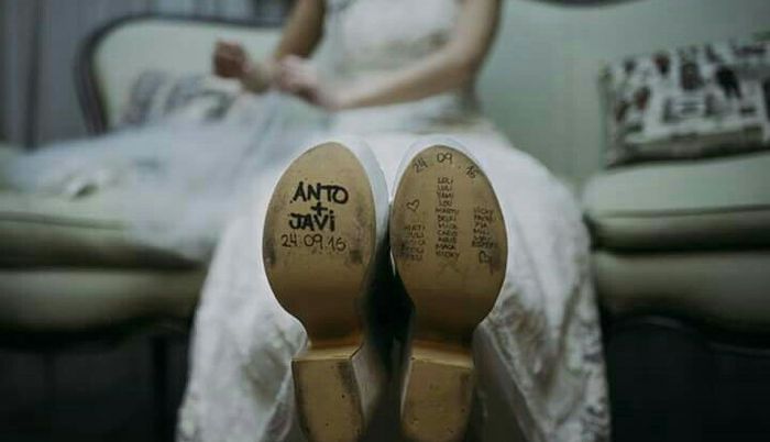 Escribir en la suela del zapato de la novia - 4