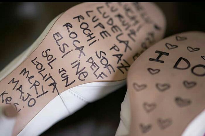 Escribir en la suela del zapato de la novia - 6