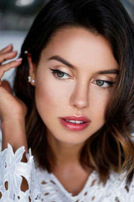 Maquillaje tenue y un lindo peinado - 21