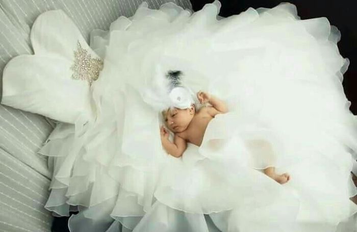 Fotos de tu bebé con tu vestido de novia 1