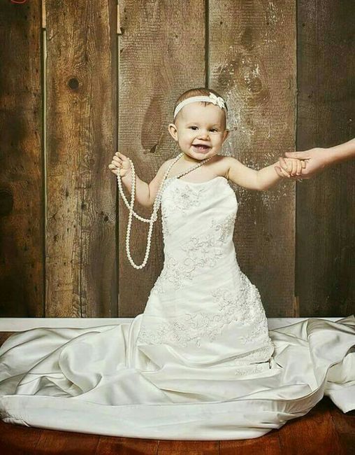 Fotos de tu bebé con tu vestido de novia 6