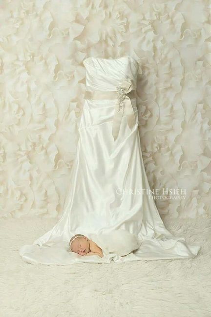 Fotos de tu bebé con tu vestido de novia 8