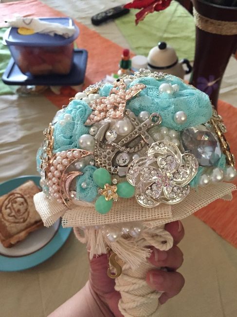 Brooch bouquet